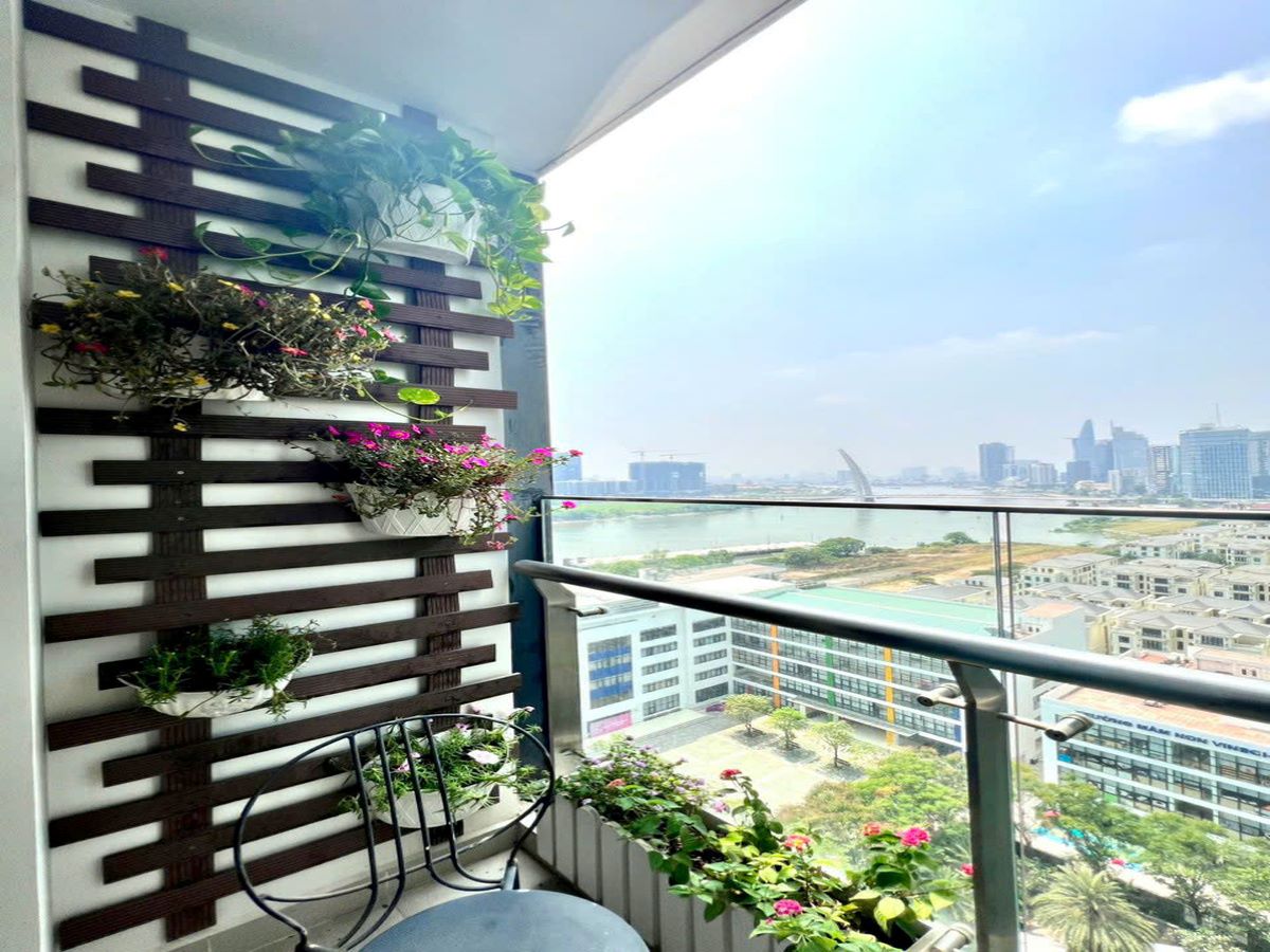 Giá căn hộ Vinhome Golden River Bason 2 Phòng Ngủ 68m2